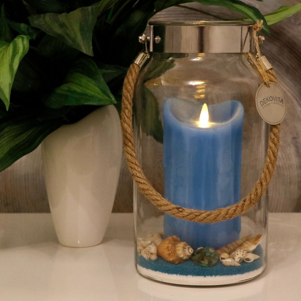 Dekovita, 30cm Dekoglas + 18cm LED-Kerze Hellblau Wachstropf + Dekosand blau/weiß