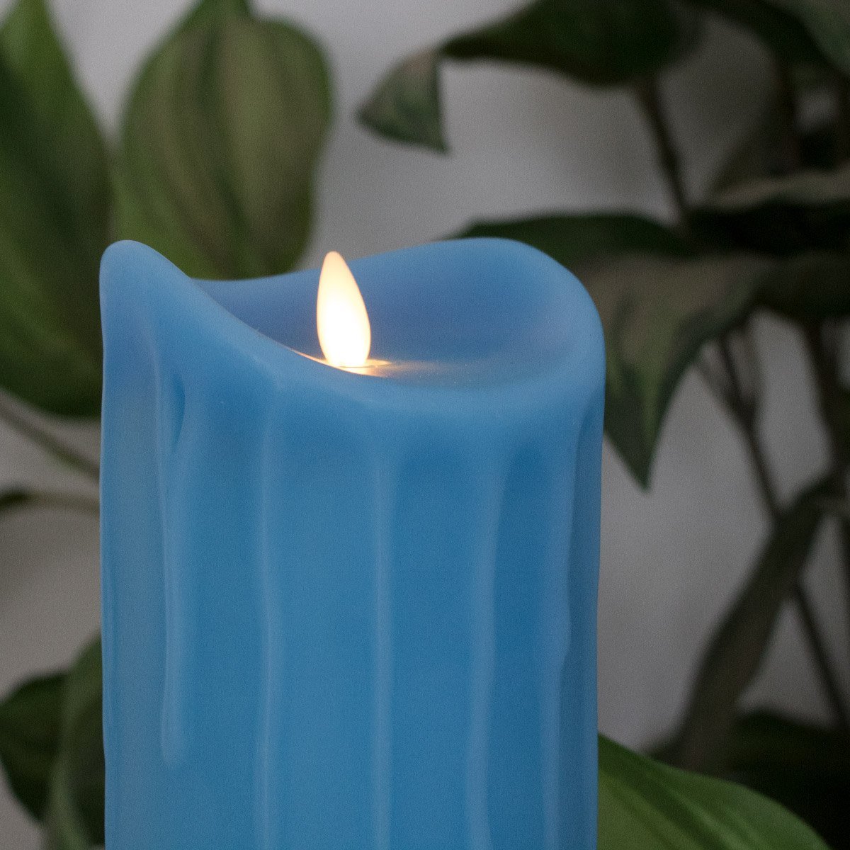 LED-Echtwachskerze mit "Flamme", Hellblau, 23cm, Wachstropfendesign